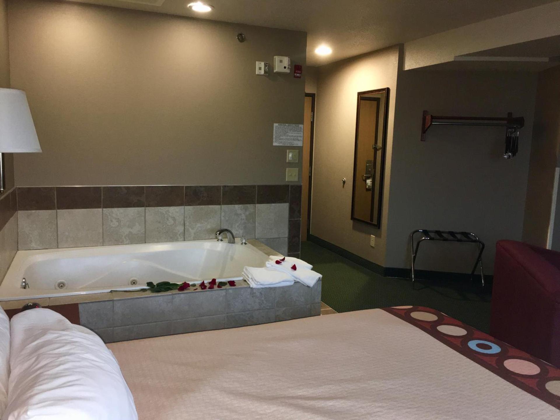 Super 8 by Wyndham Clearfield photo 60