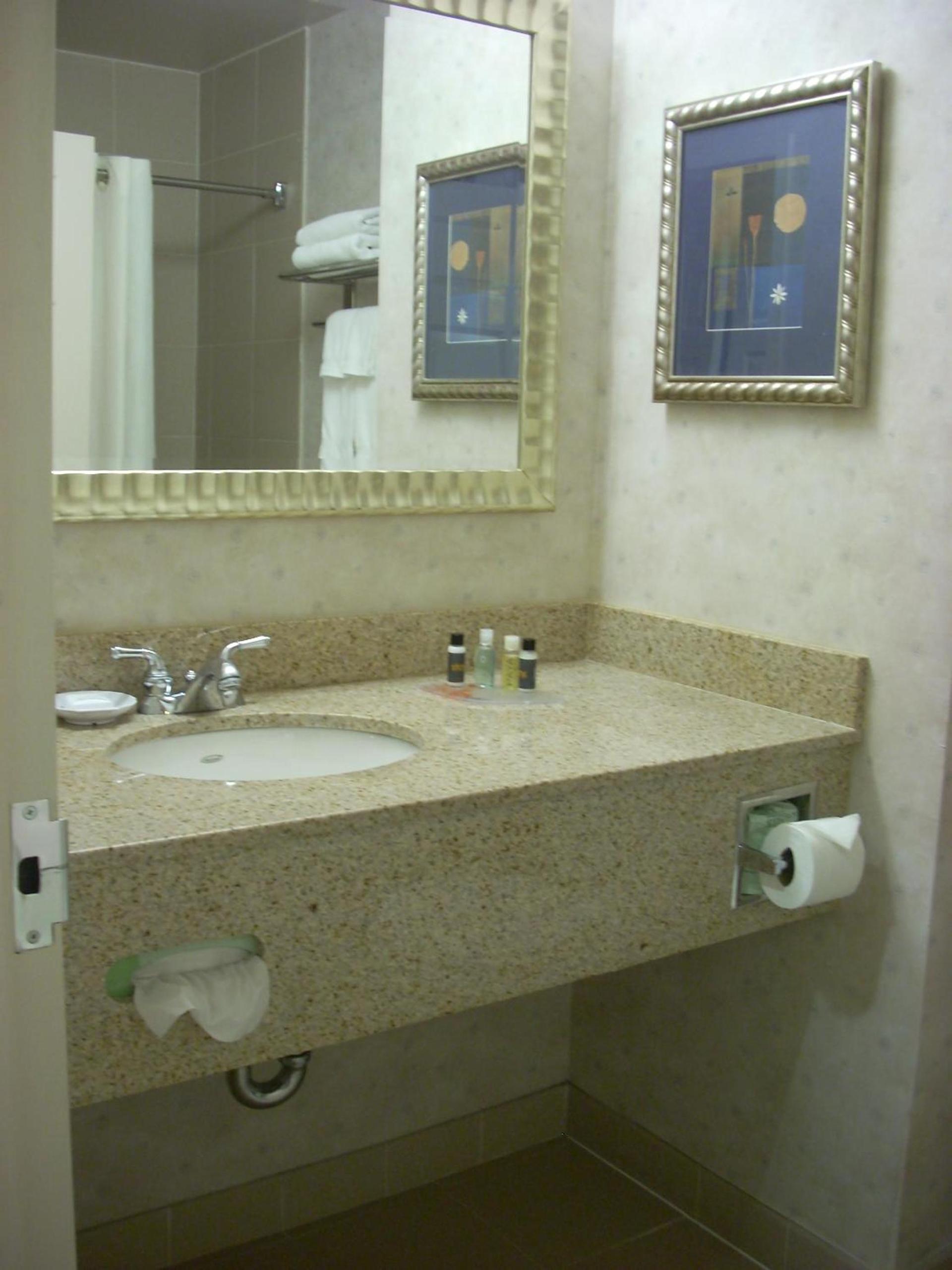 Marco LaGuardia Hotel & Suites photo 3