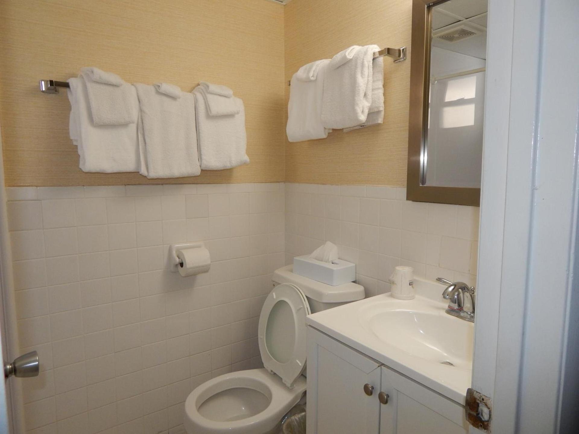 Days Inn by Wyndham Ocean City Oceanfront photo 86