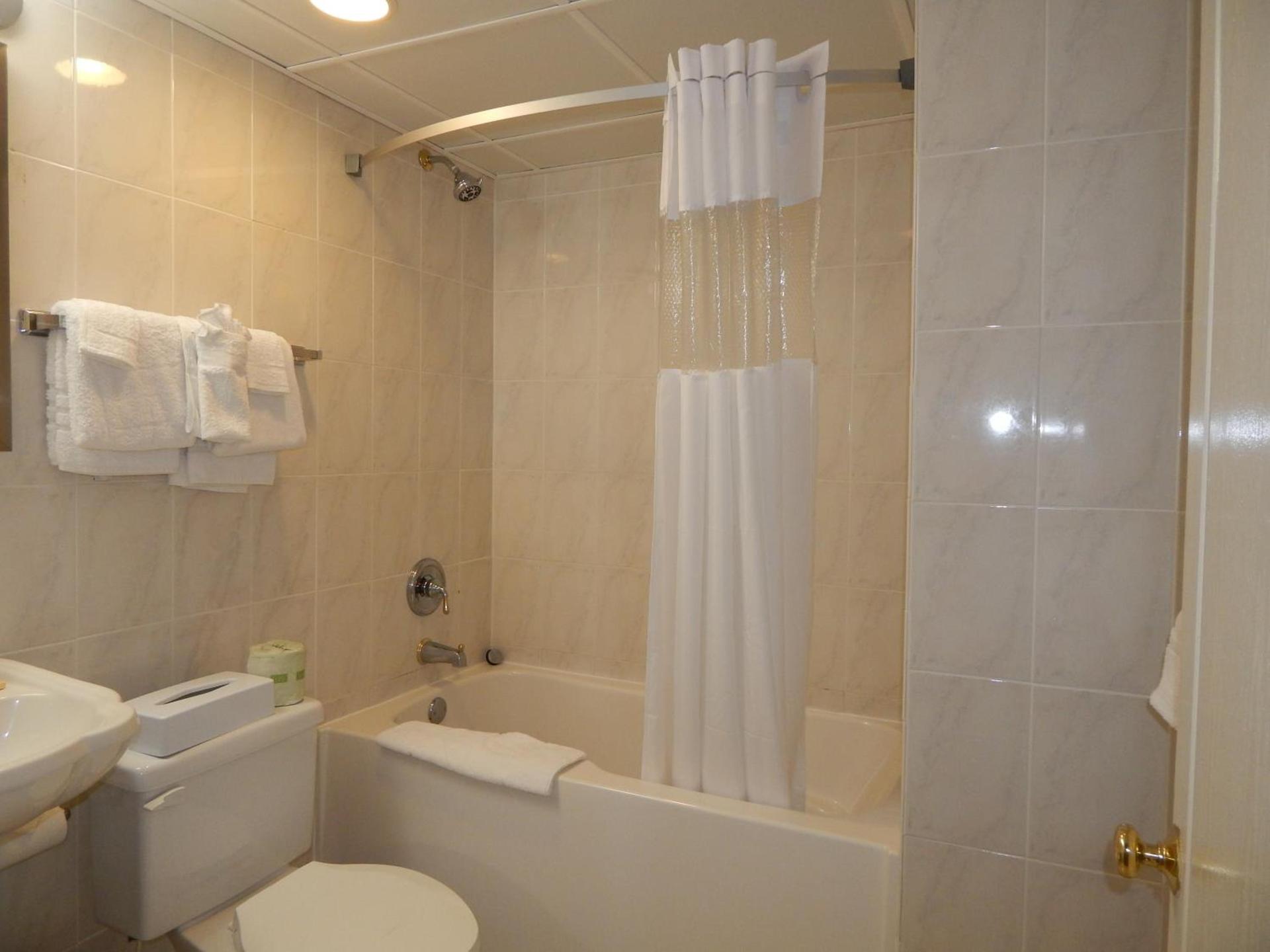 Days Inn by Wyndham Ocean City Oceanfront photo 90