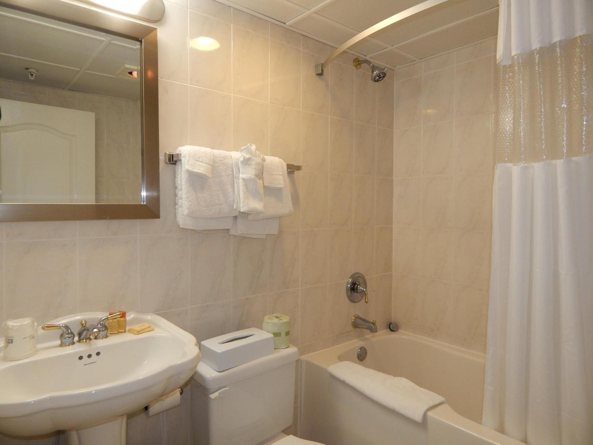 Days Inn by Wyndham Ocean City Oceanfront photo 95