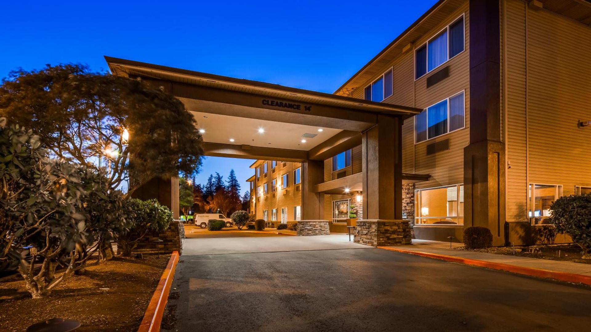 Best Western Cascade Inn & Suites photo 35