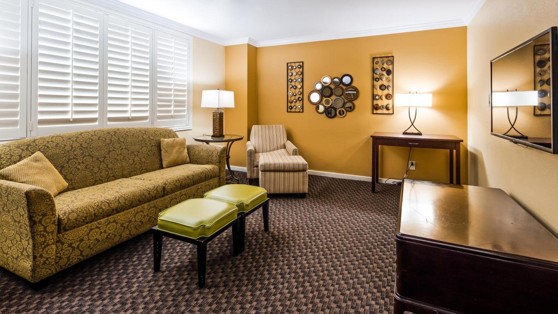 Best Western Plus Casino Royale - Center Strip photo 21