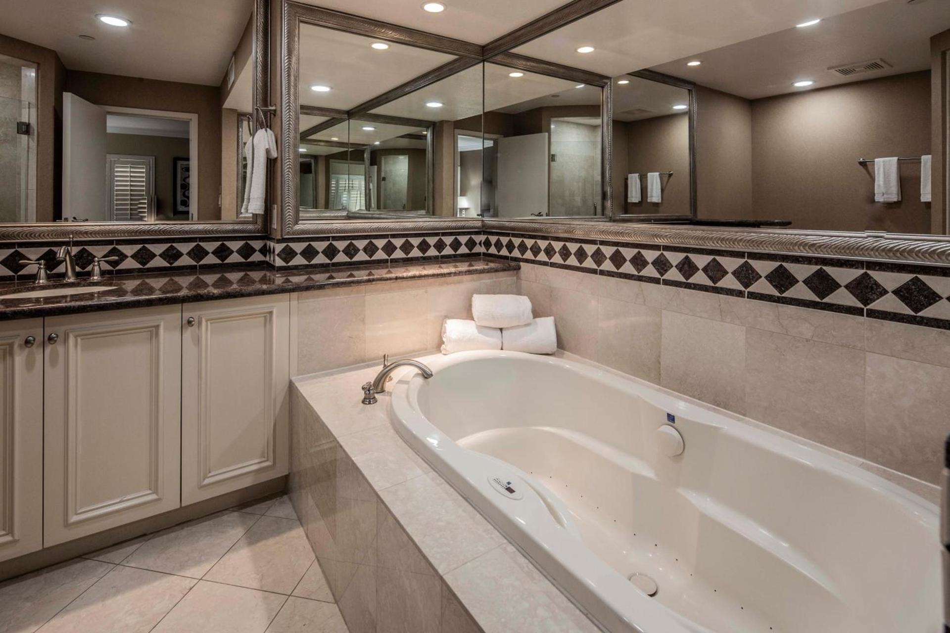 Best Western Plus Casino Royale - Center Strip photo 16