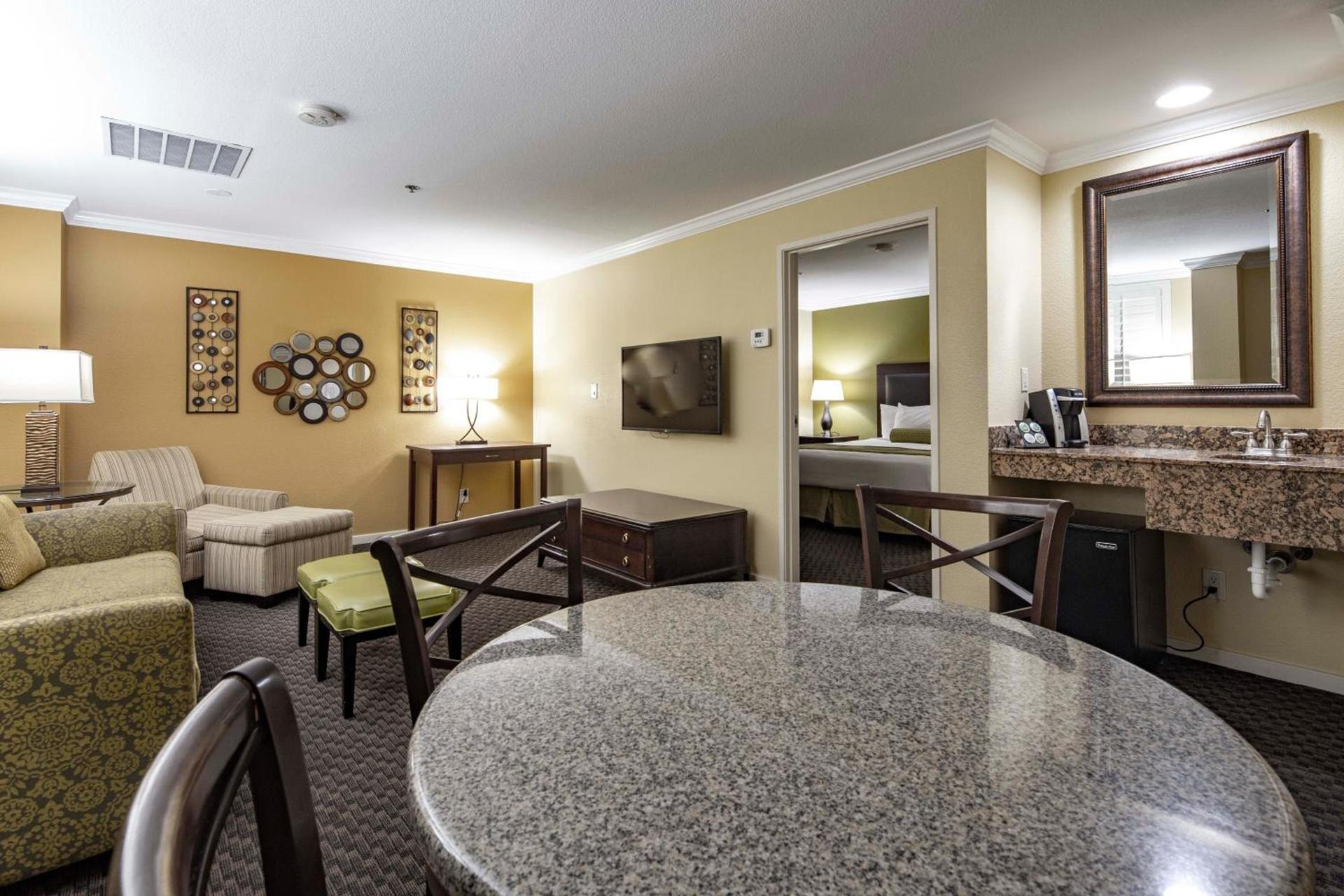 Best Western Plus Casino Royale - Center Strip photo 20