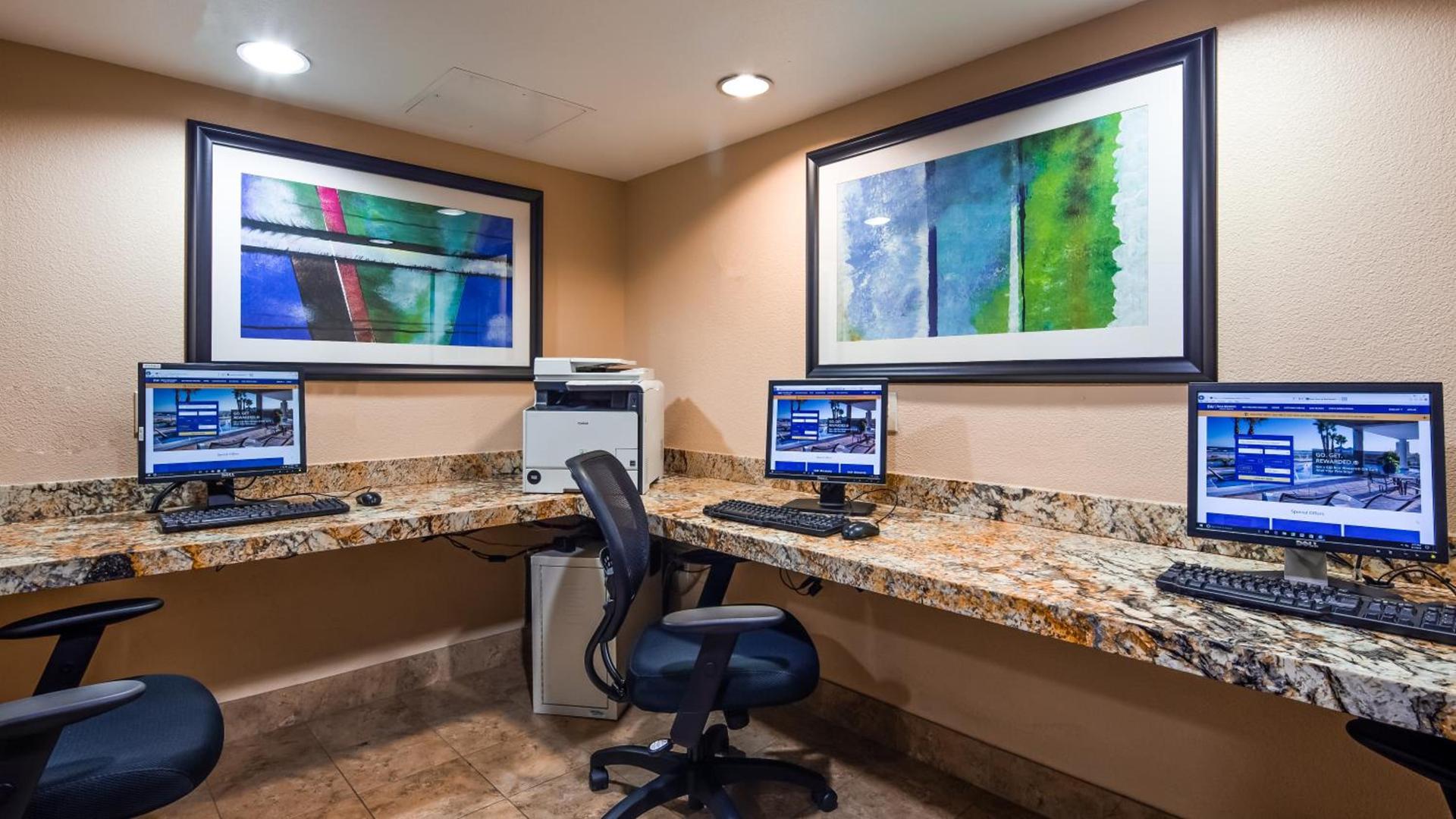 Best Western Plus Casino Royale - Center Strip photo 32