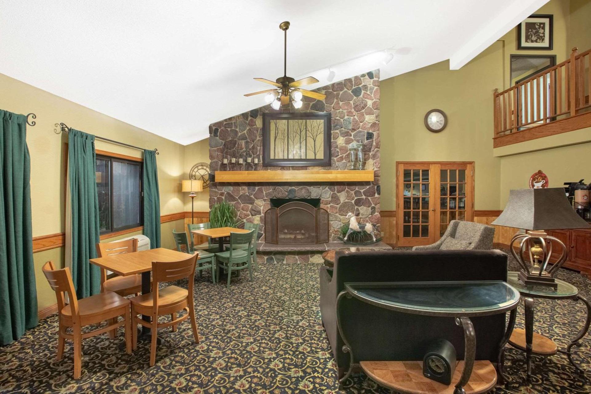 AmericInn by Wyndham Kearney photo 41