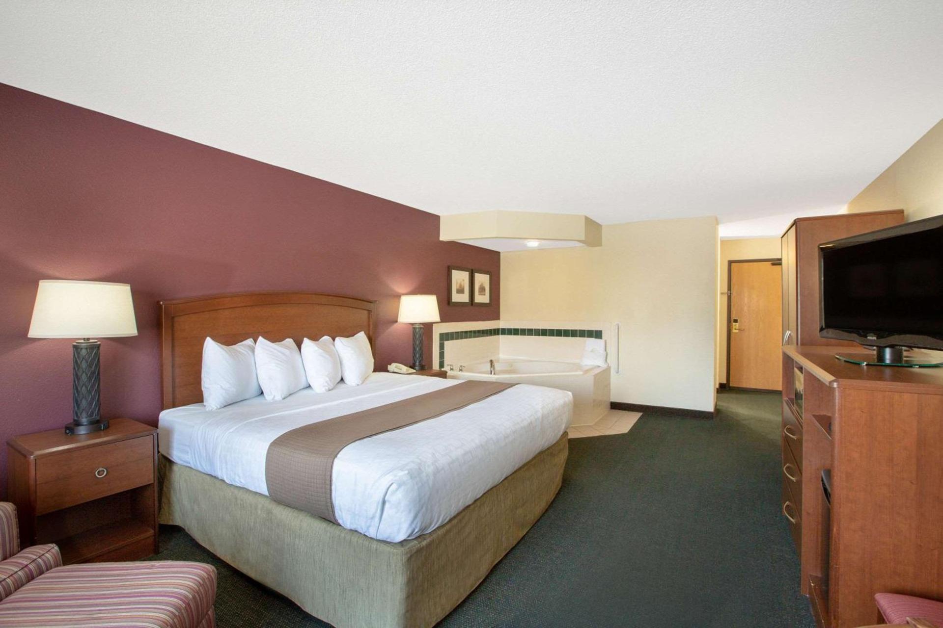 AmericInn by Wyndham Kearney photo 40