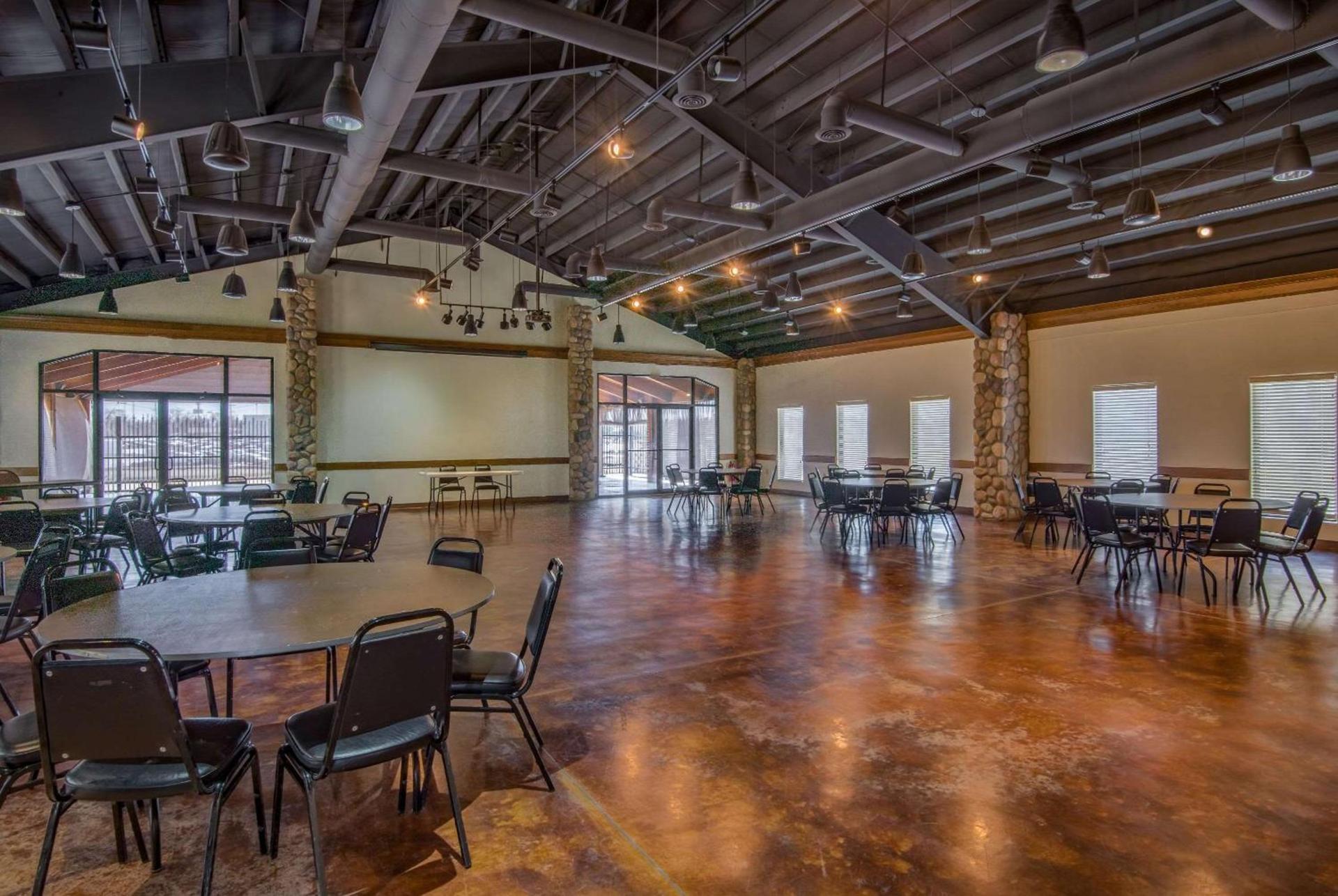 AmericInn by Wyndham Pampa Event Center photo 11
