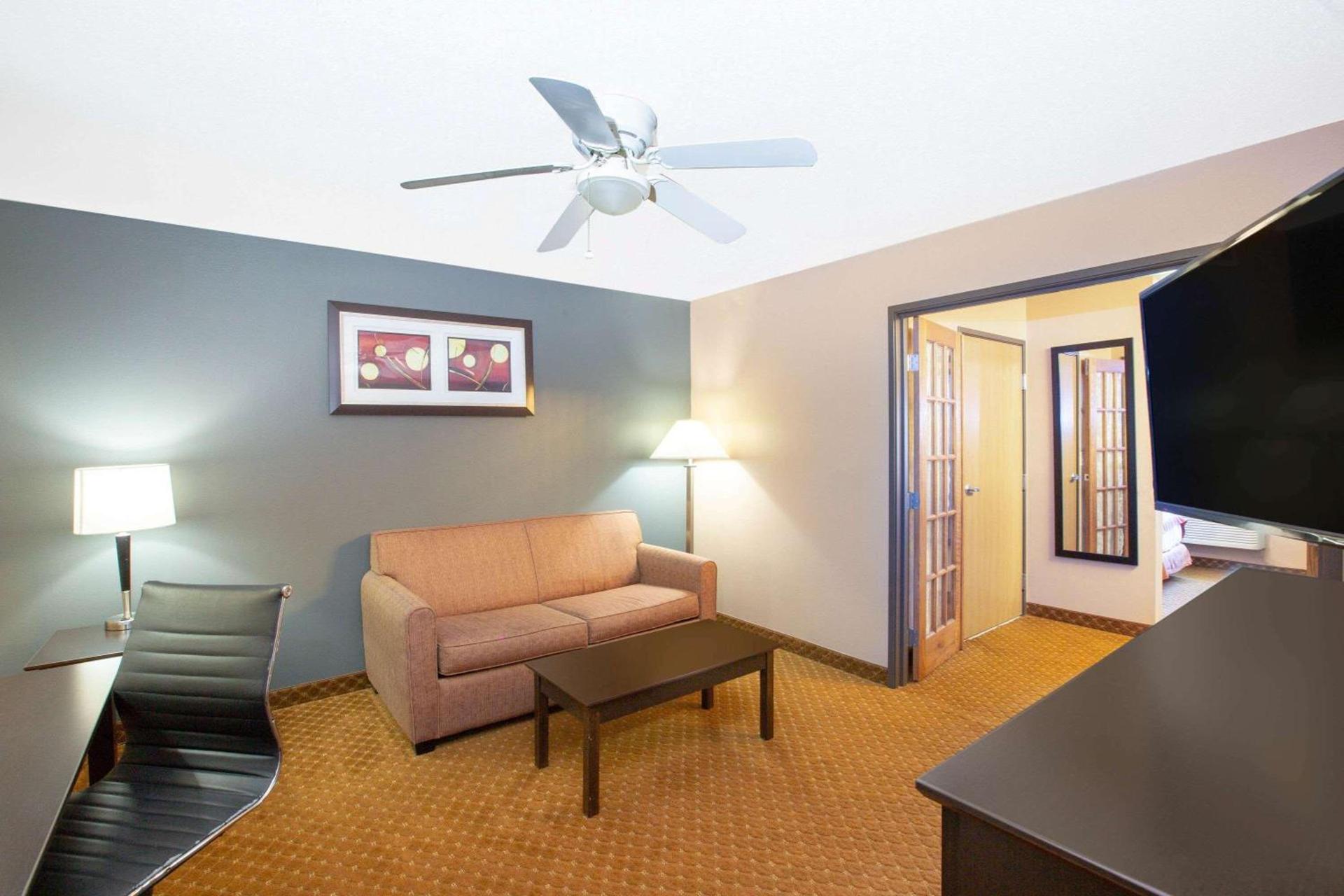 AmericInn by Wyndham Coralville photo 20