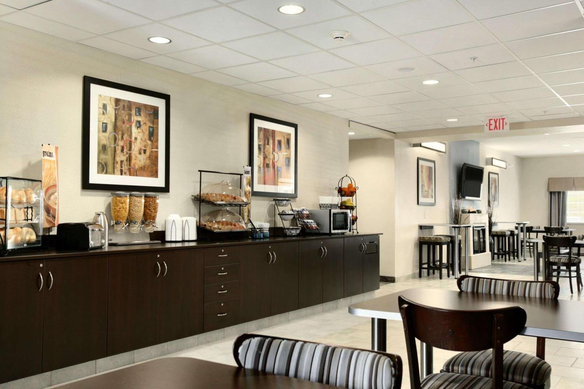 Microtel Inn and Suites by Wyndham - Geneva photo 8