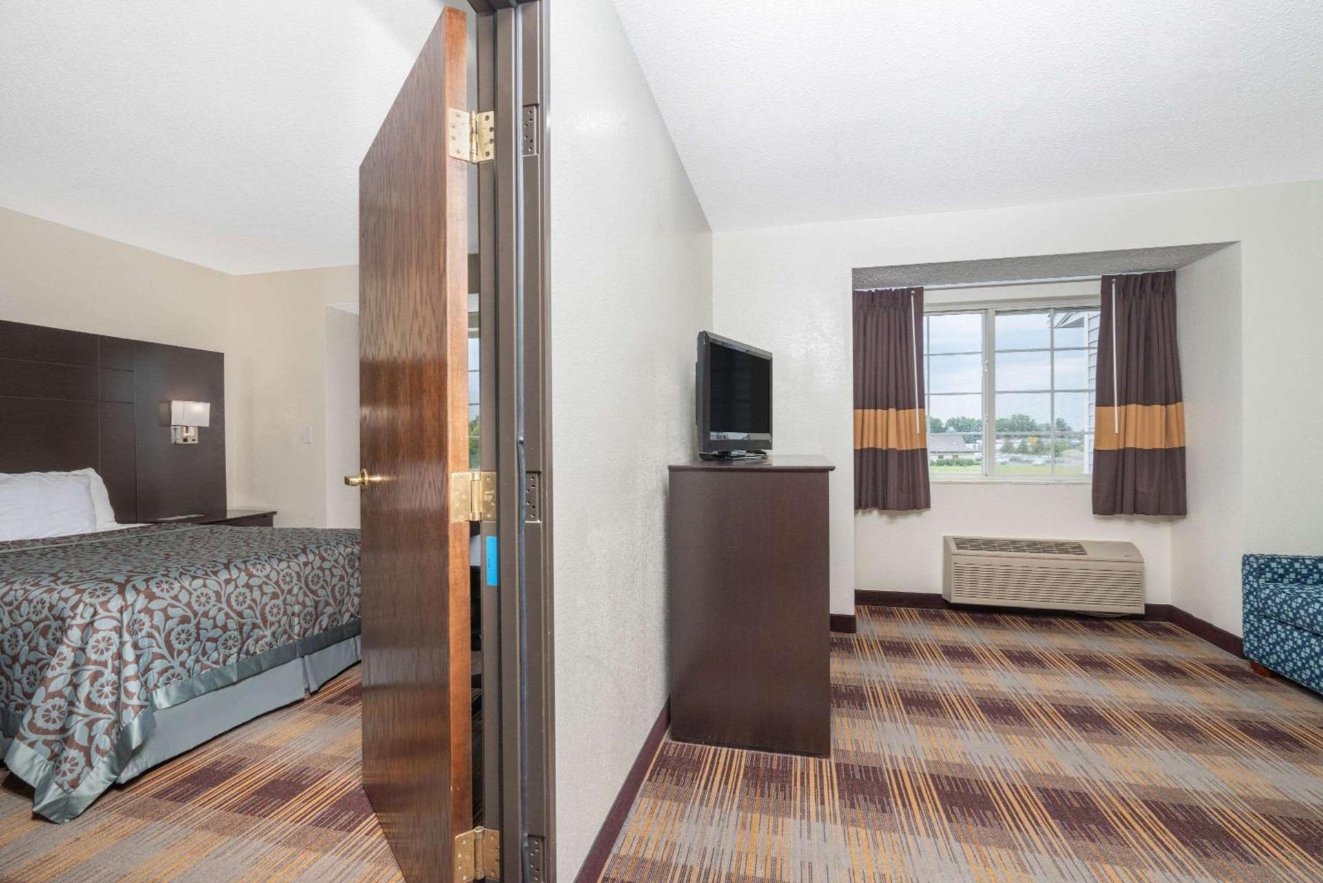 Days Inn by Wyndham Faribault photo 31