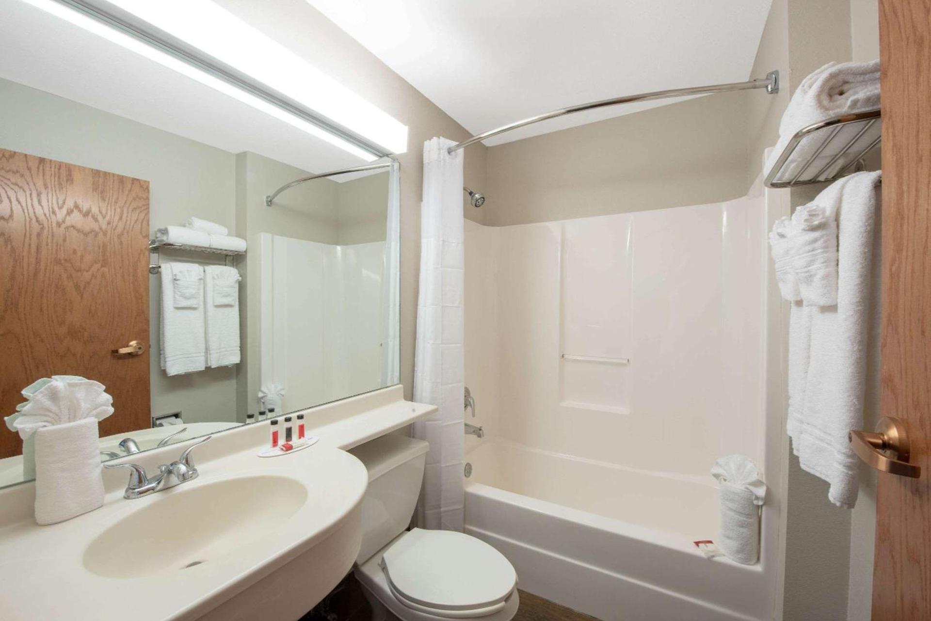 Microtel Inn & Suites by Wyndham Springfield photo 55