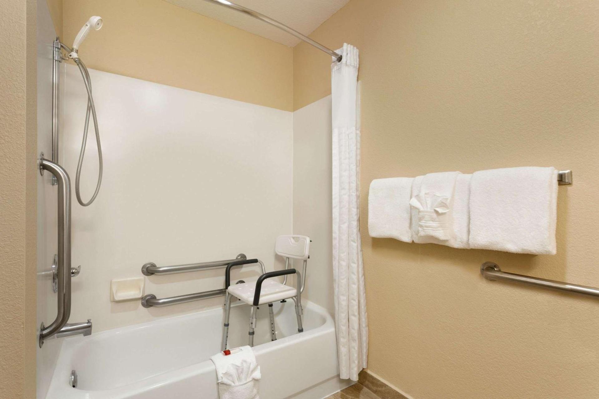 Baymont by Wyndham Salina photo 31