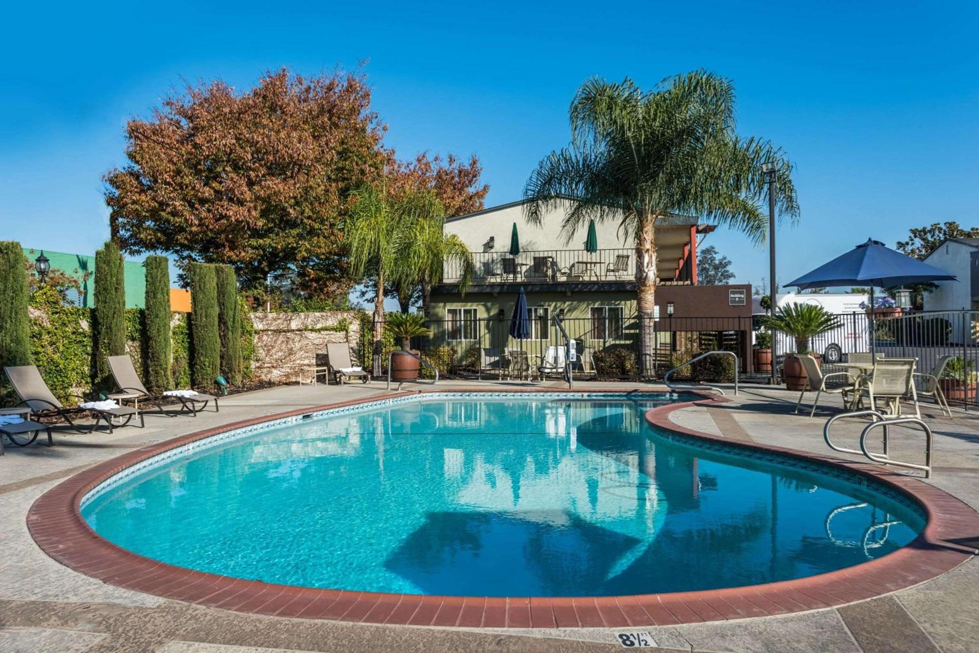 Days Inn & Suites by Wyndham Lodi photo 3