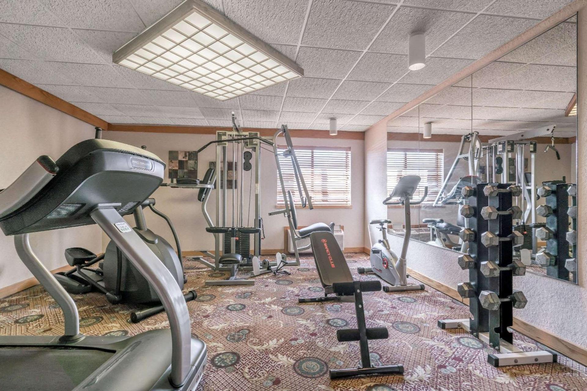 Ramada by Wyndham Fargo photo 29