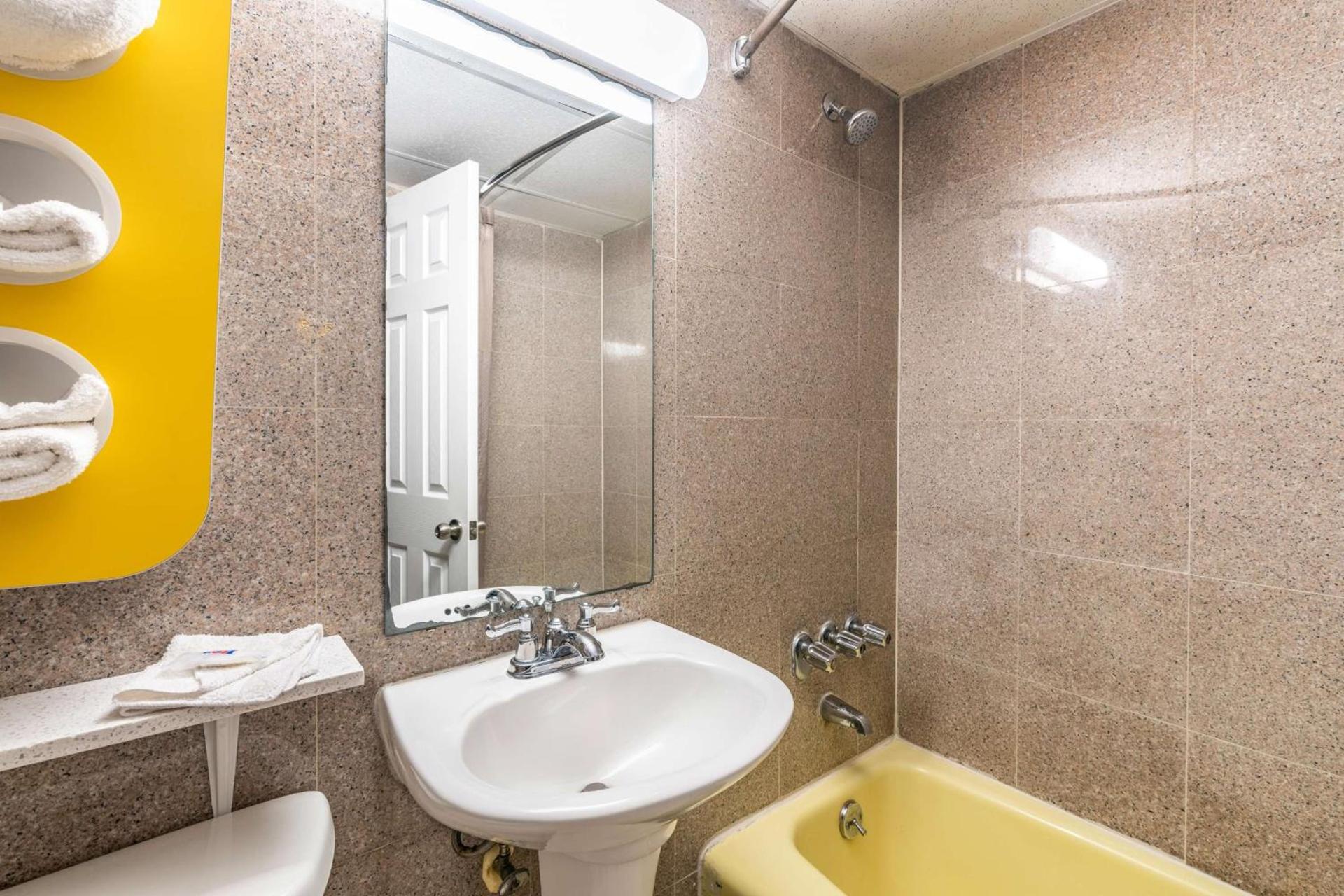 Motel 6-Elmsford, NY - White Plains photo 22