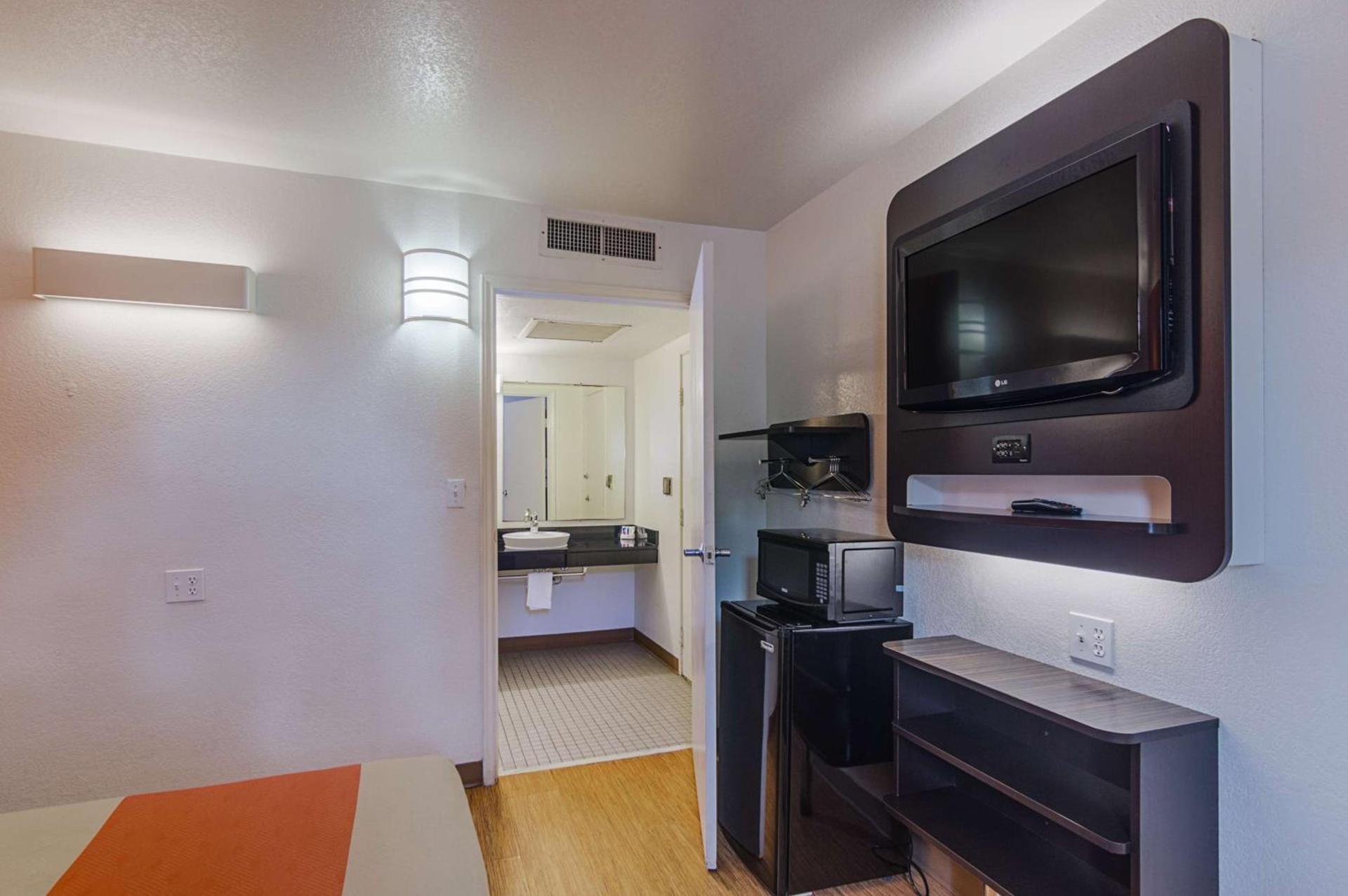 Motel 6-Ardmore, OK photo 9
