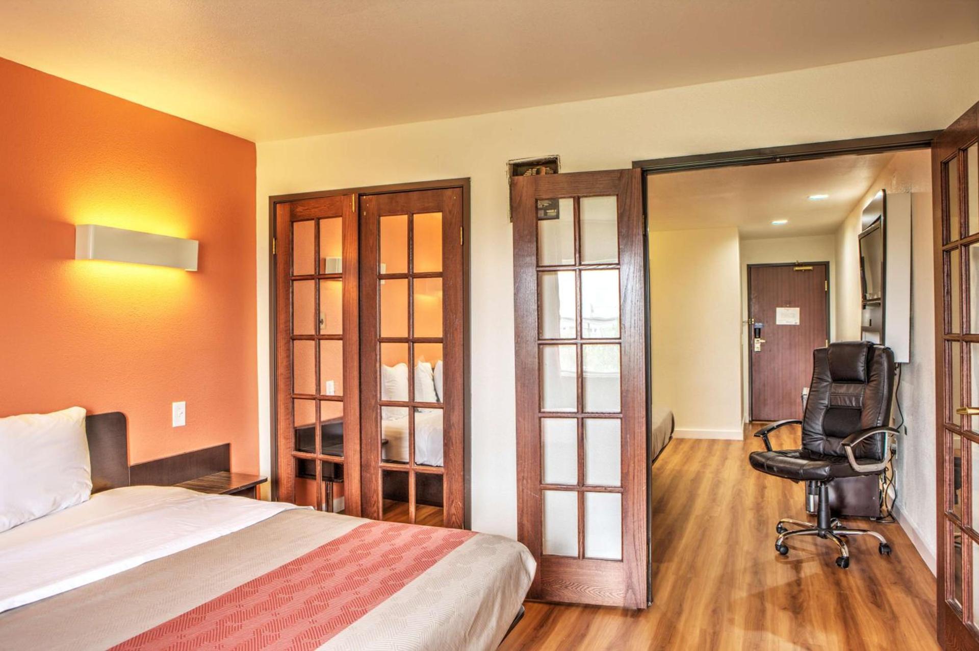Motel 6-Dallas, TX - Northwest photo 13