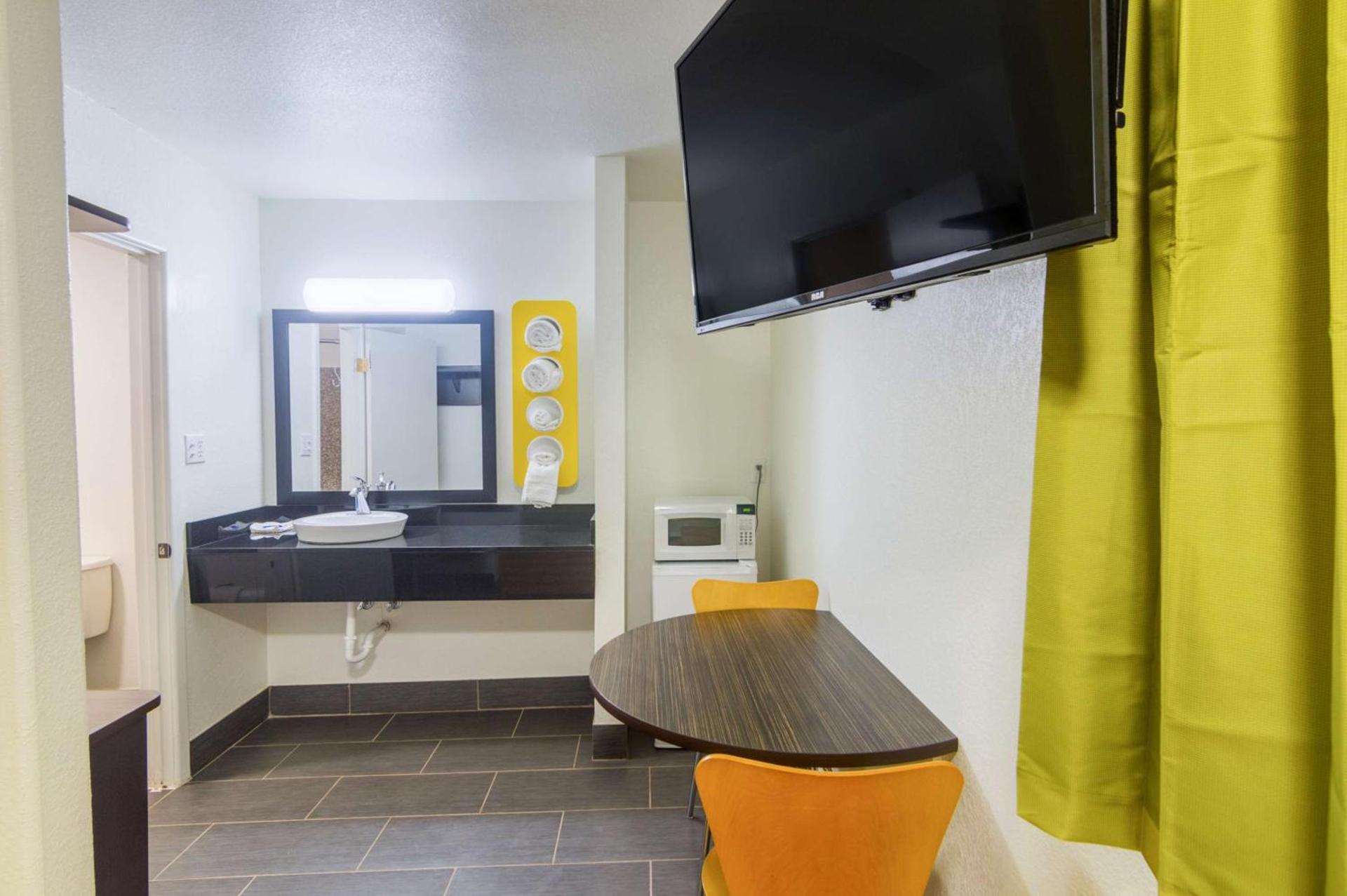Motel 6-Childress, TX photo 17