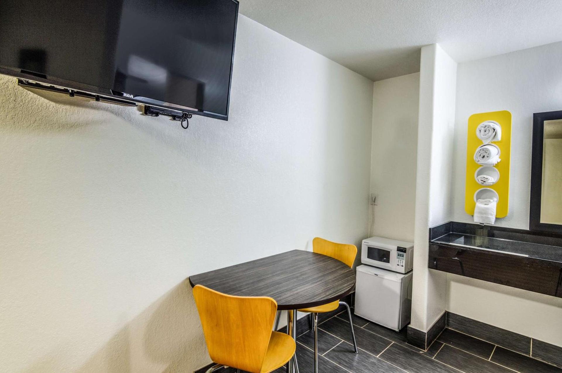 Motel 6-Childress, TX photo 21