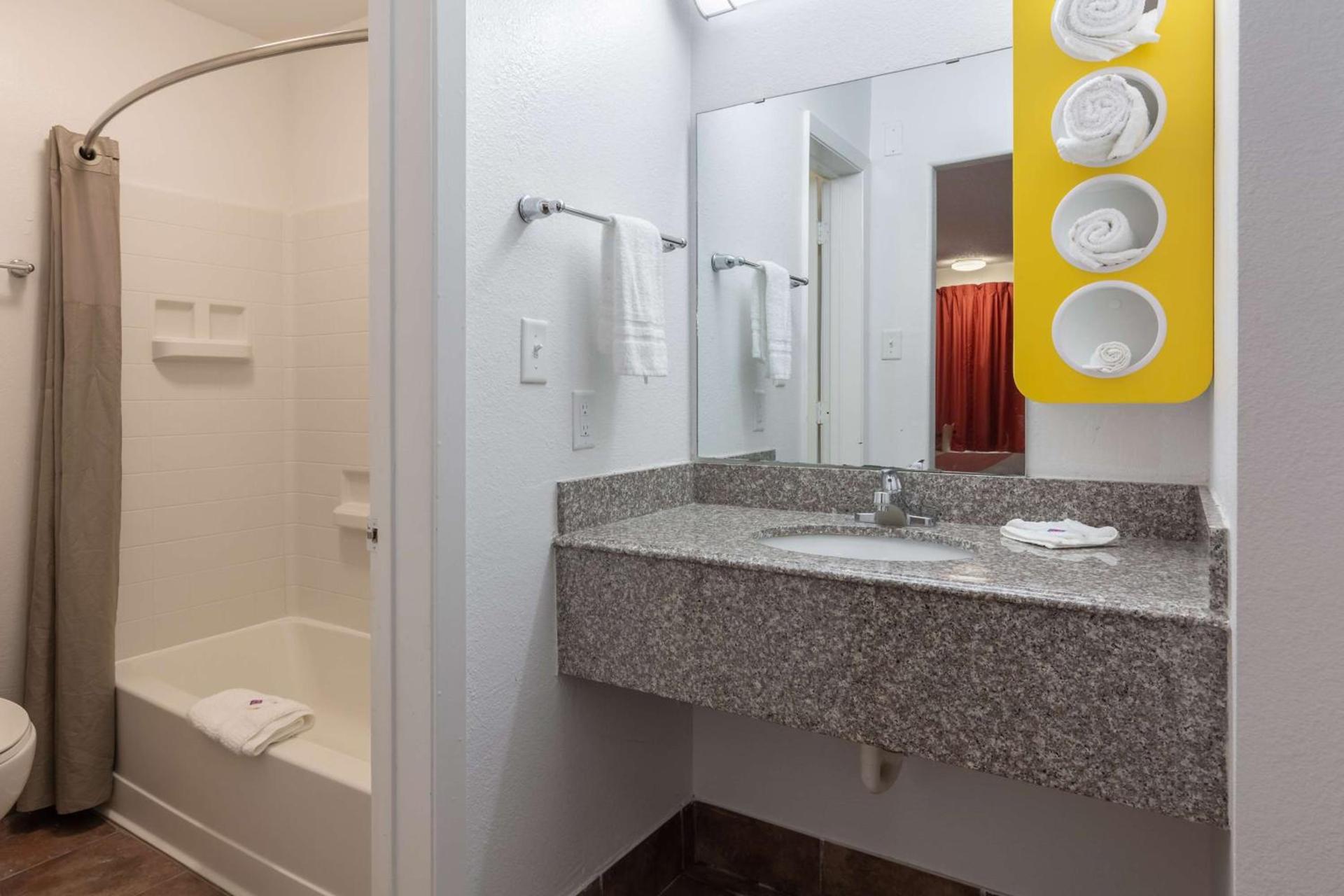 Motel 6-Bryan, TX - University Area photo 26