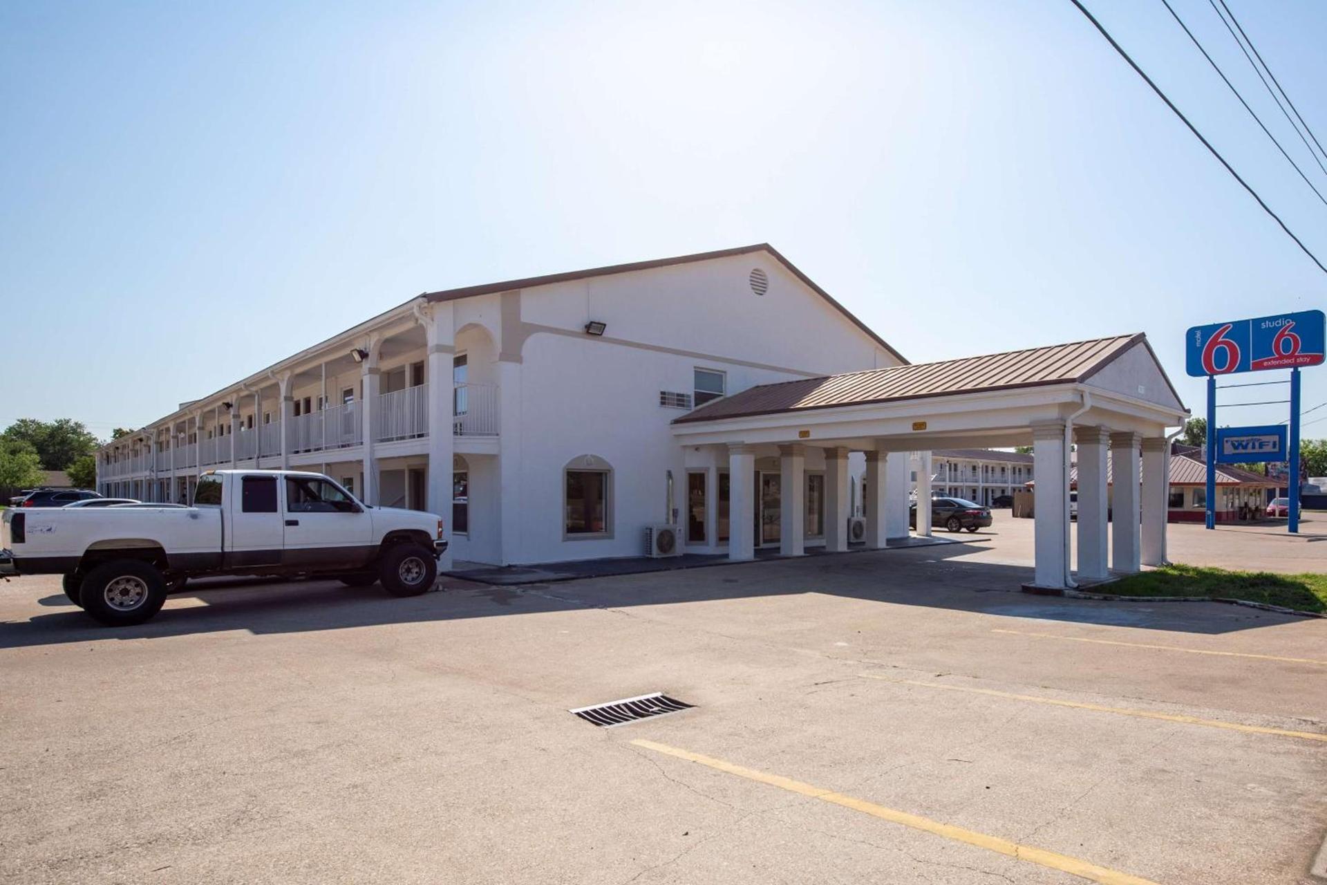 Motel 6-Bryan, TX - University Area photo 7