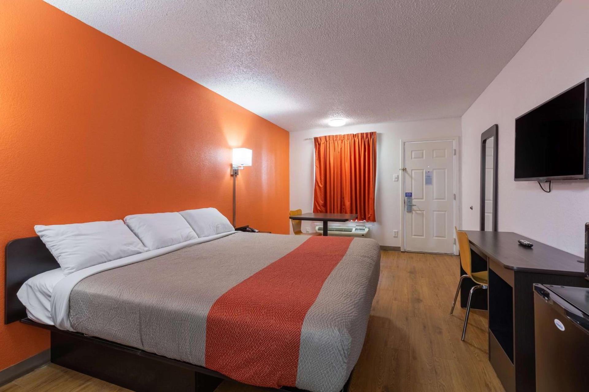 Motel 6-Bryan, TX - University Area photo 18