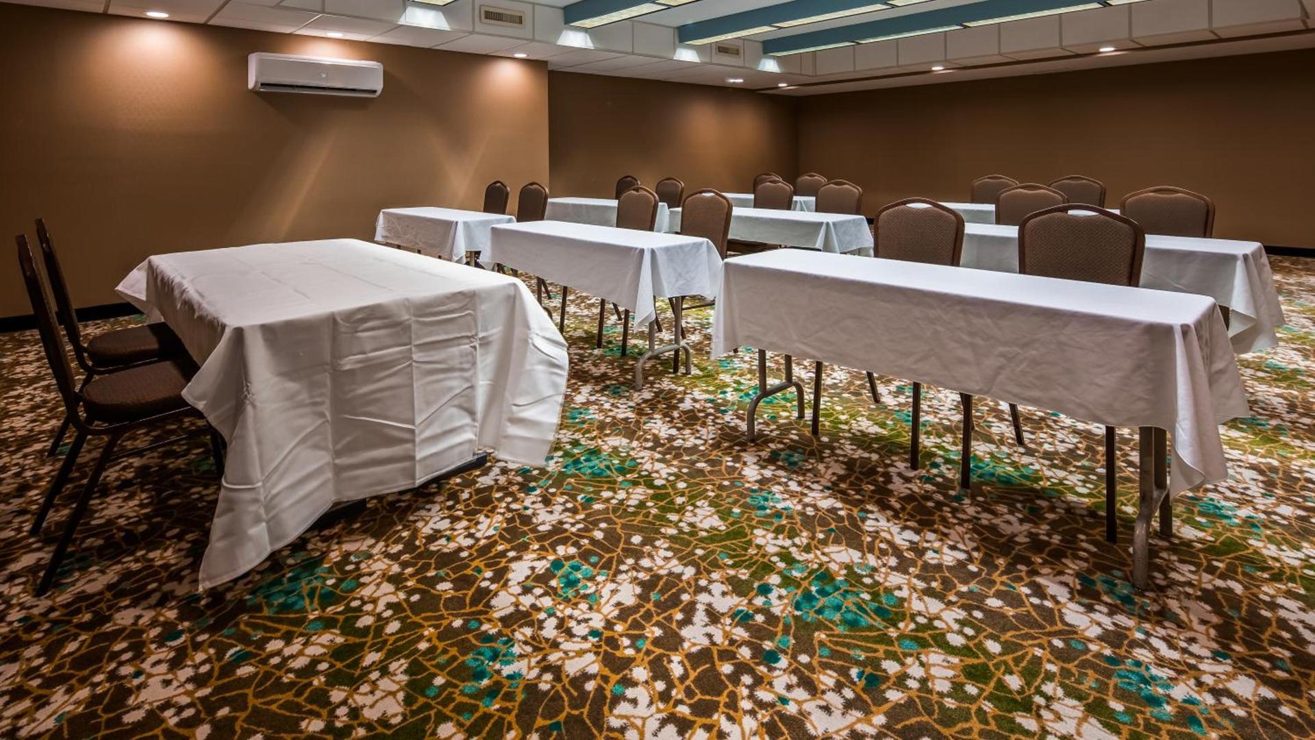 Best Western Warren Hotel photo 48