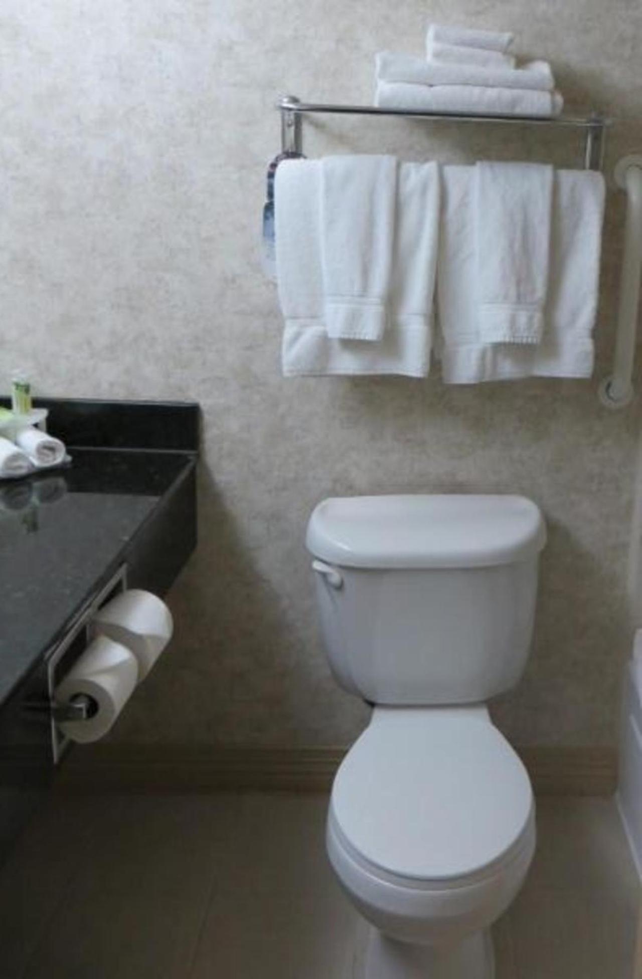 Holiday Inn Express Hotel & Suites Newport South by IHG photo 6