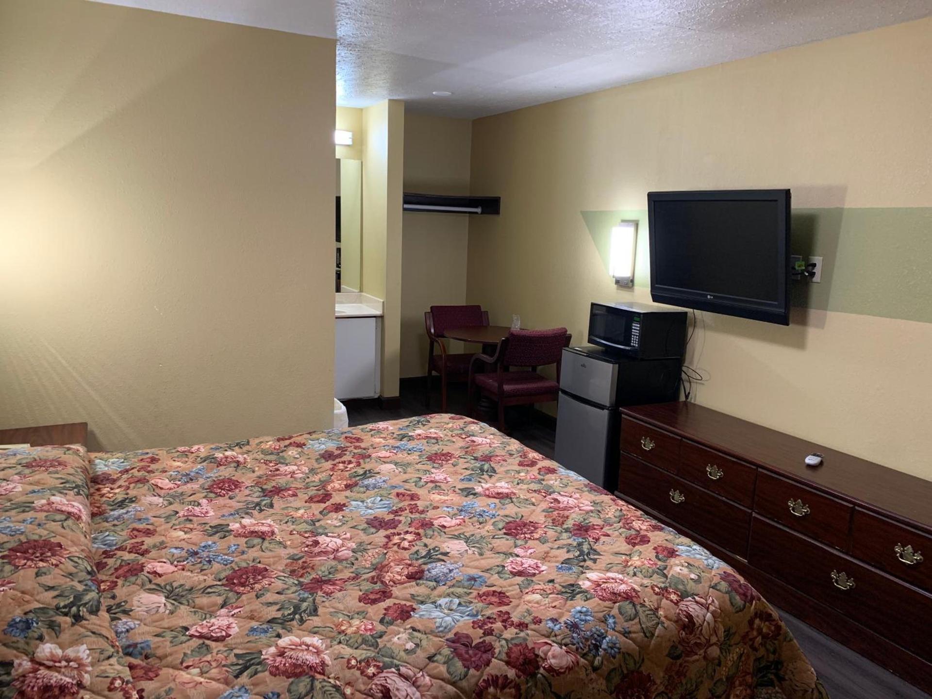 Budget Inn Elkmont photo 9
