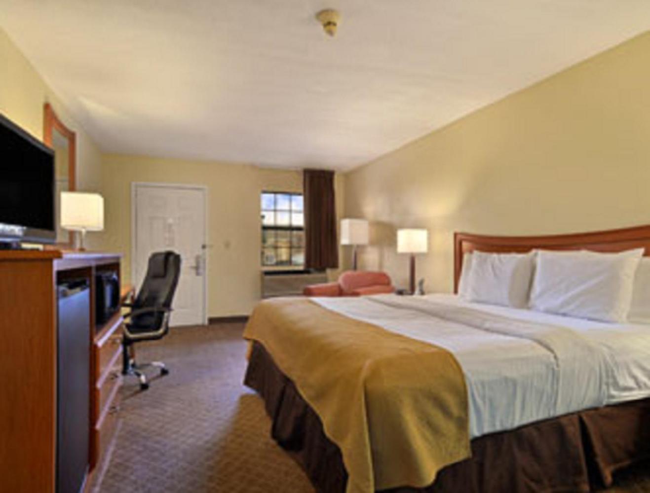 Days Inn by Wyndham Natchitoches photo 20