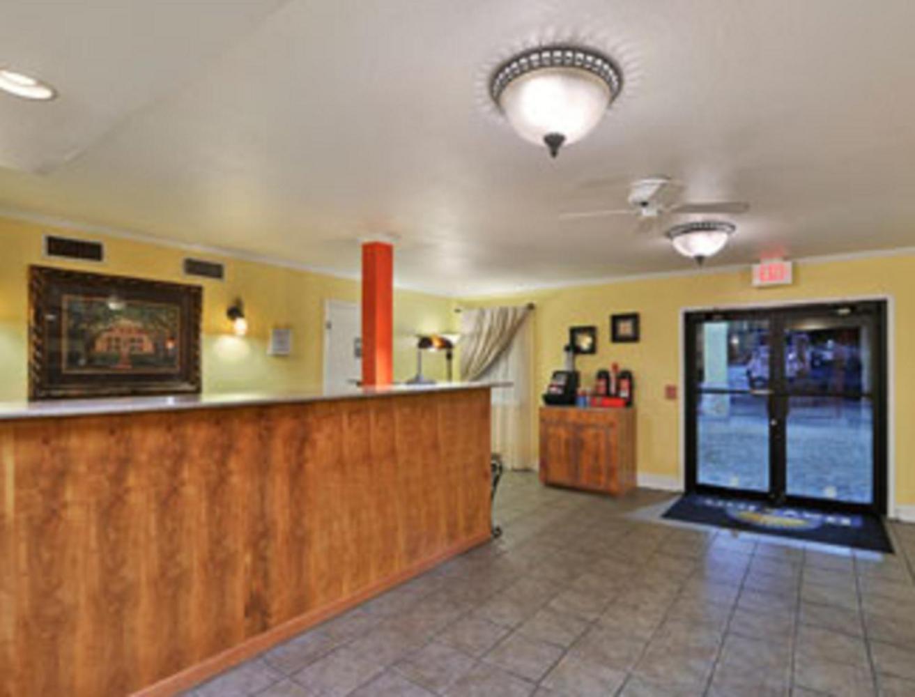 Days Inn by Wyndham Natchitoches photo 18