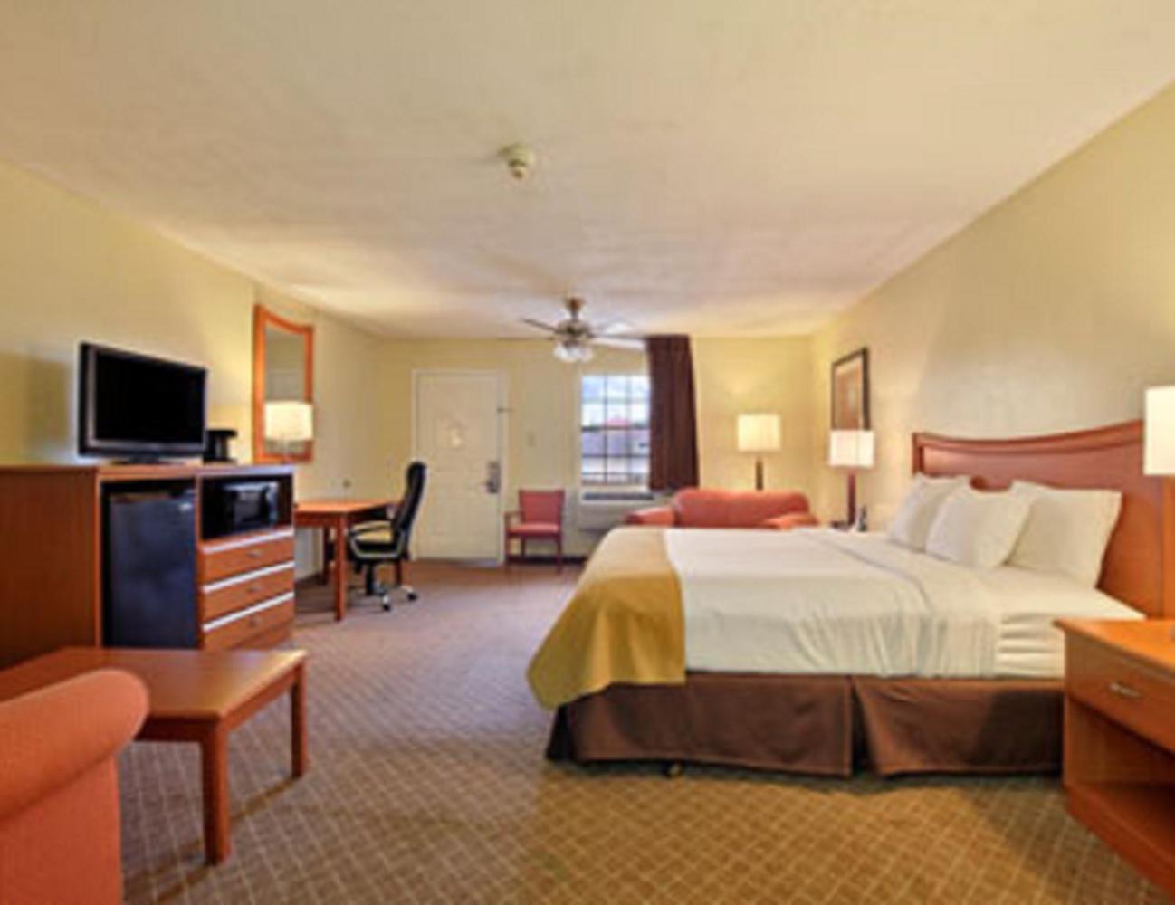 Days Inn by Wyndham Natchitoches photo 23