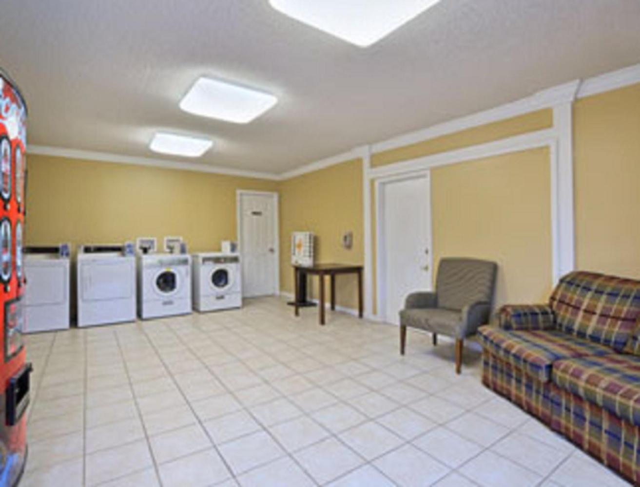 Days Inn by Wyndham Natchitoches photo 25