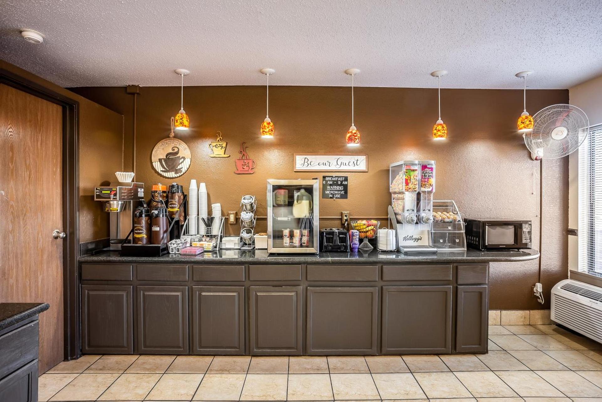 Super 8 by Wyndham Galesburg photo 21