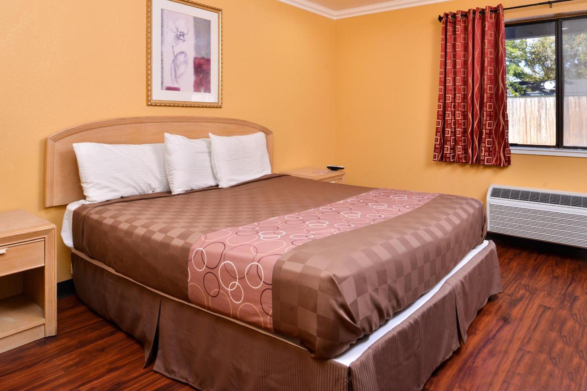 Americas Best Value Inn and Suites Clearlake photo 6
