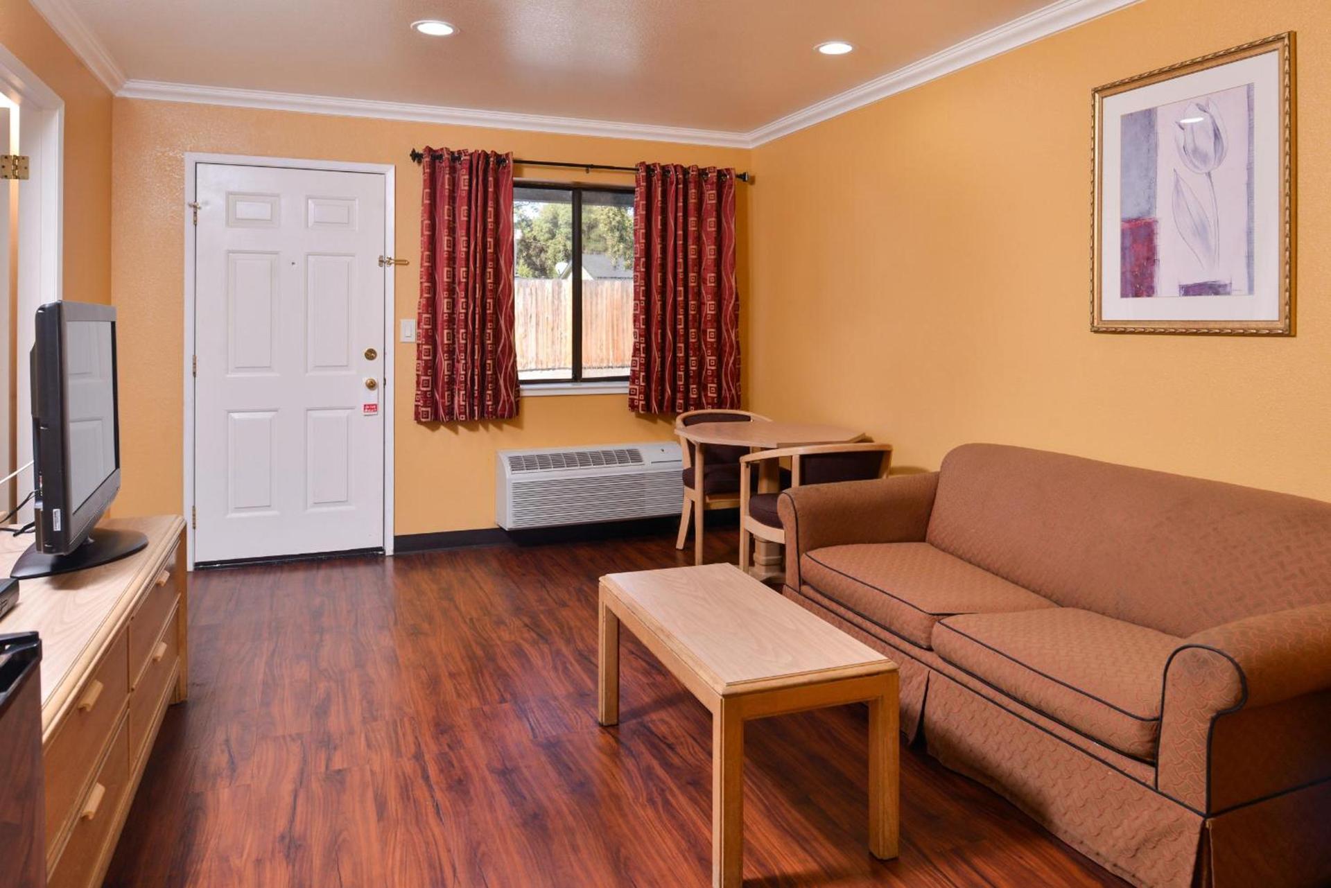 Americas Best Value Inn and Suites Clearlake photo 8