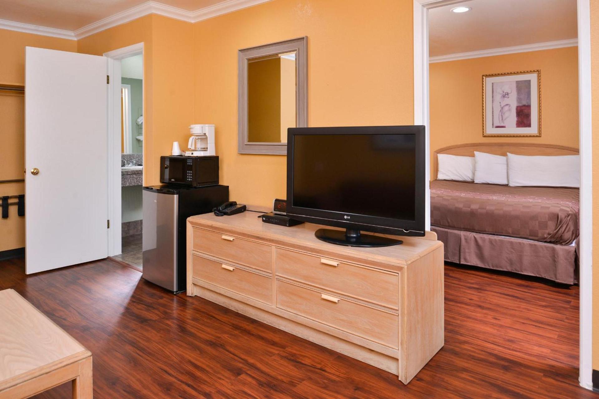 Americas Best Value Inn and Suites Clearlake photo 9