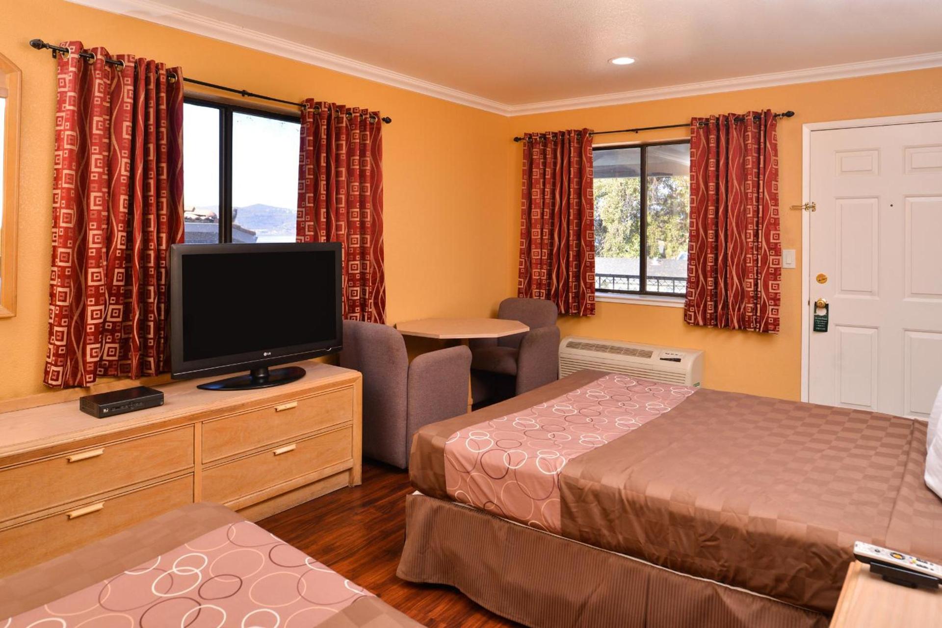 Americas Best Value Inn and Suites Clearlake photo 11
