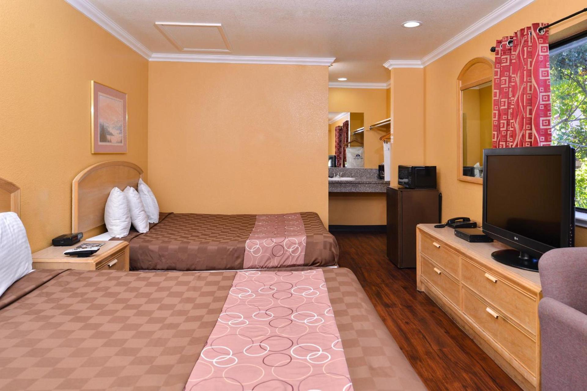 Americas Best Value Inn and Suites Clearlake photo 12
