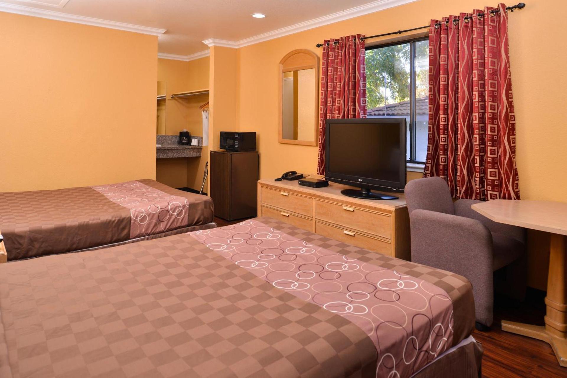 Americas Best Value Inn and Suites Clearlake photo 13
