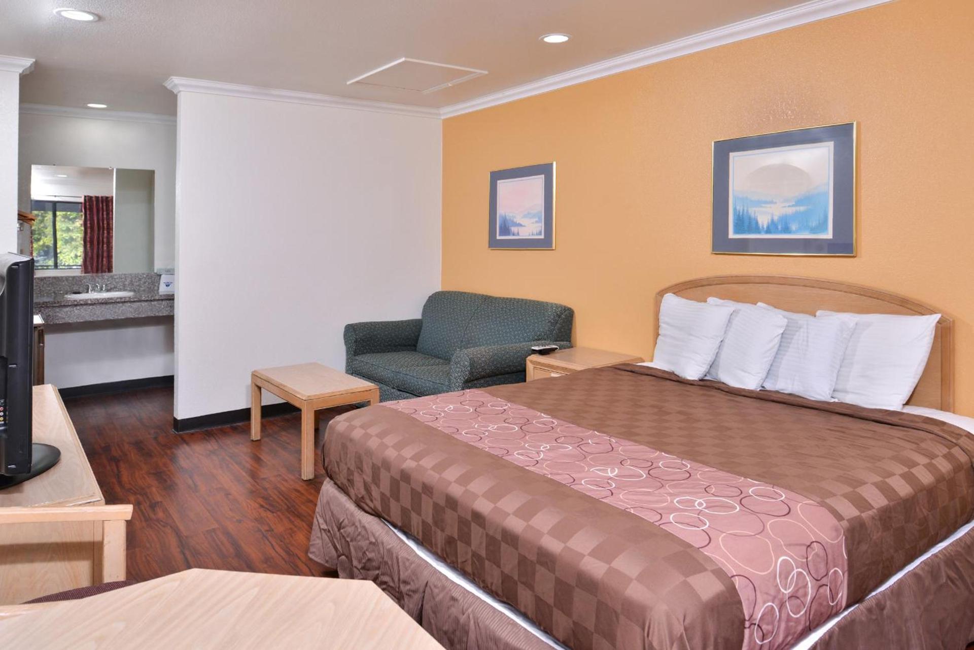 Americas Best Value Inn and Suites Clearlake photo 16