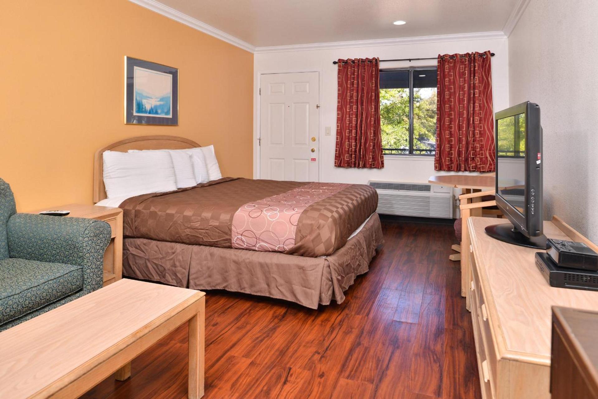 Americas Best Value Inn and Suites Clearlake photo 18