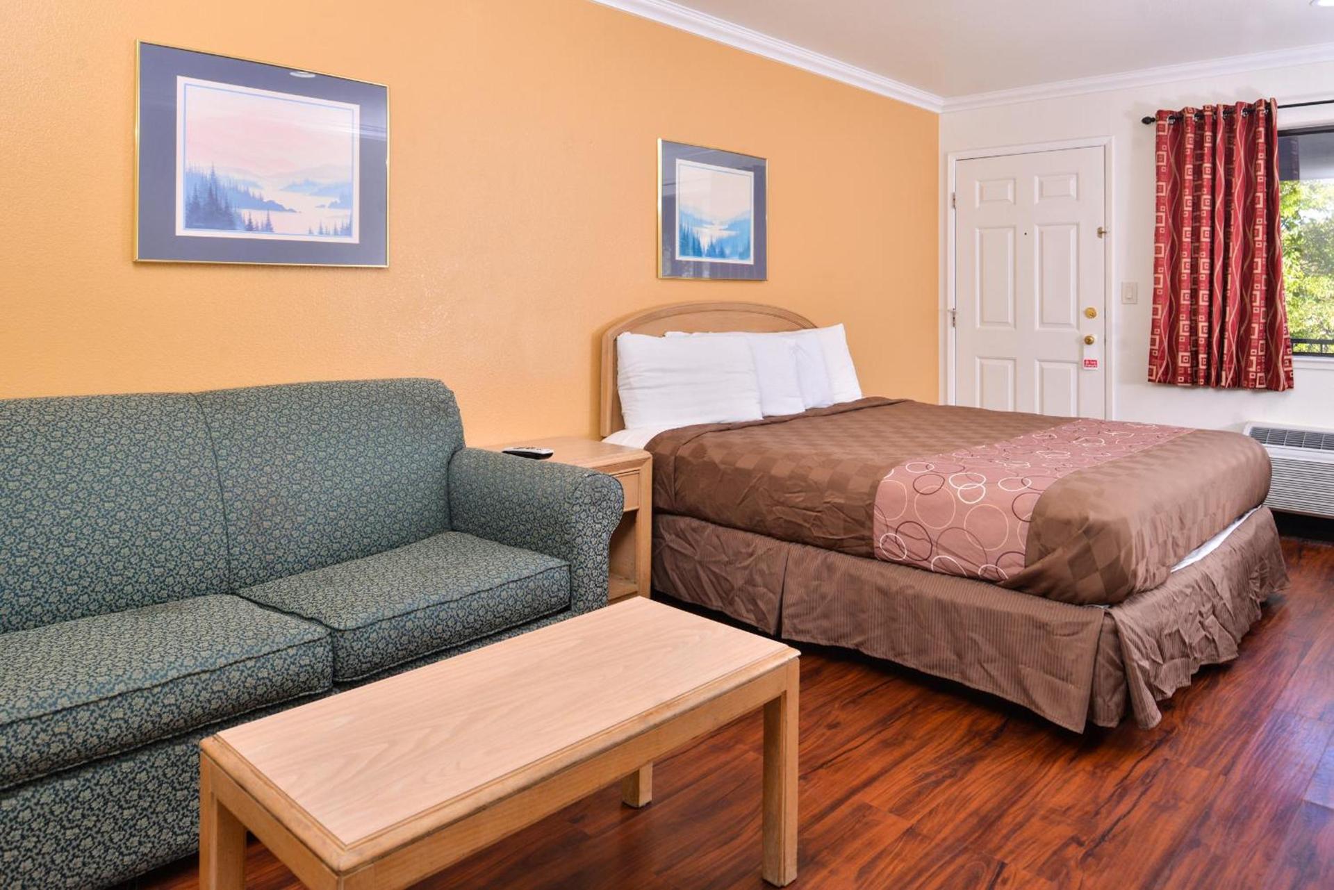 Americas Best Value Inn and Suites Clearlake photo 19