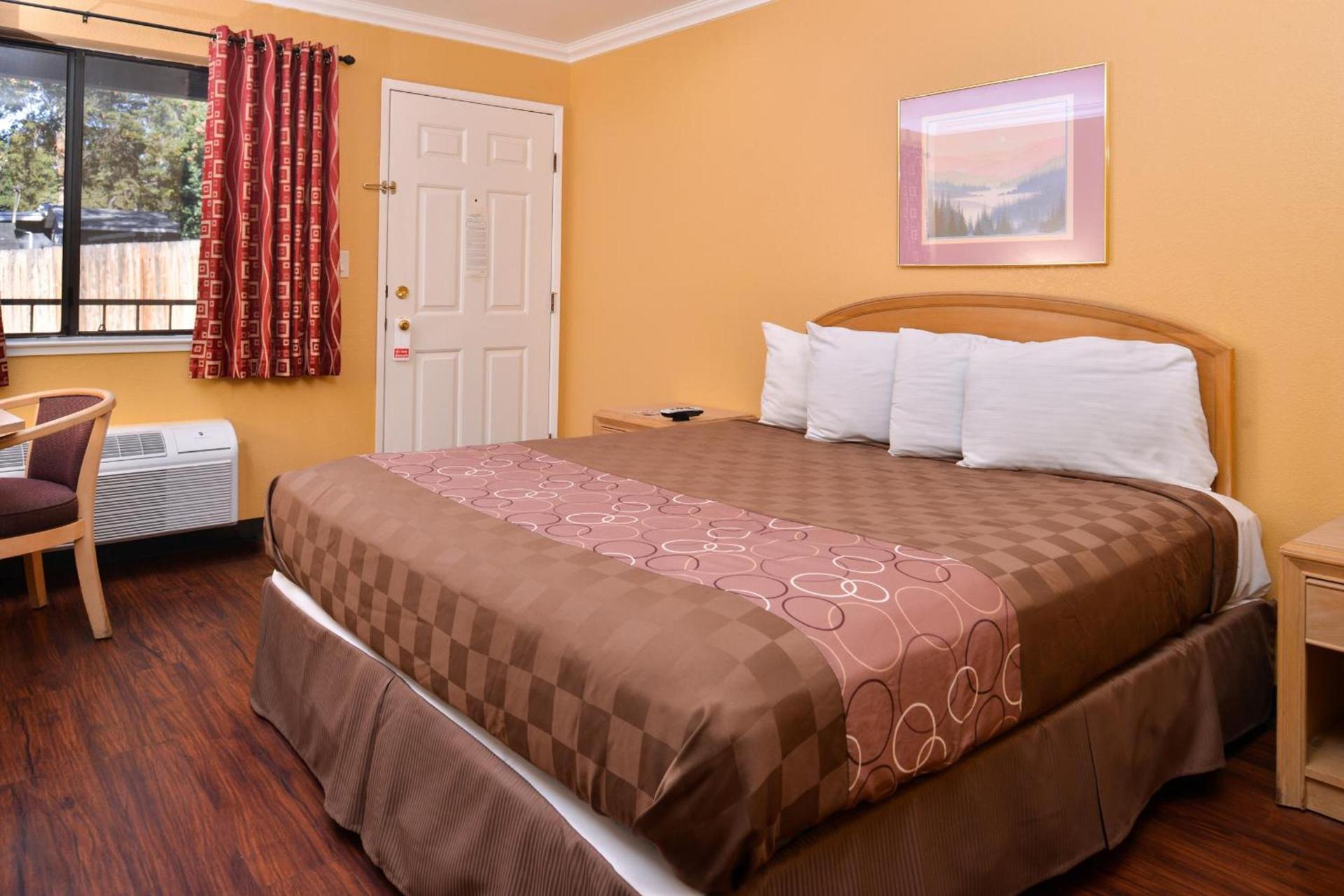 Americas Best Value Inn and Suites Clearlake photo 21