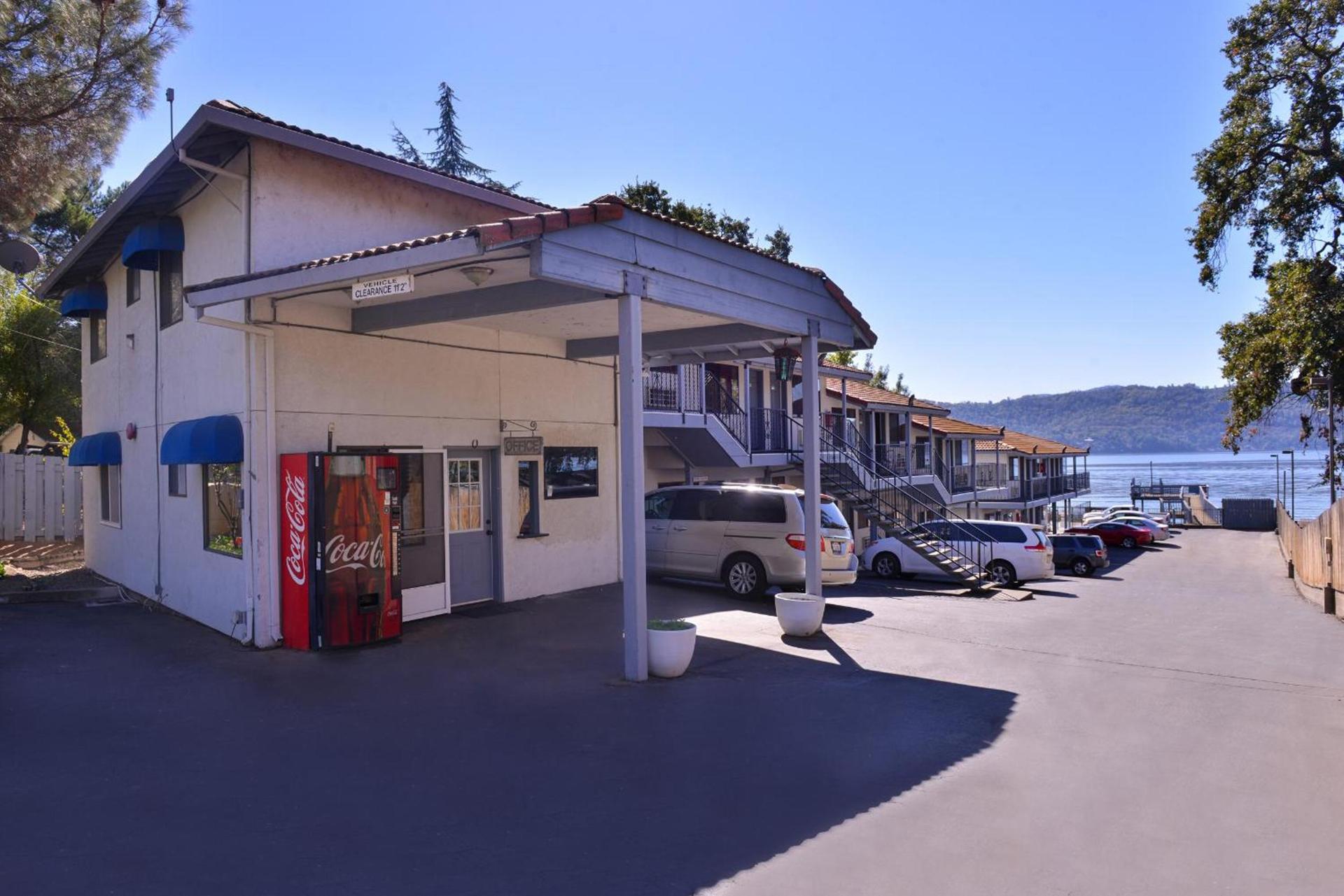 Americas Best Value Inn and Suites Clearlake photo 2
