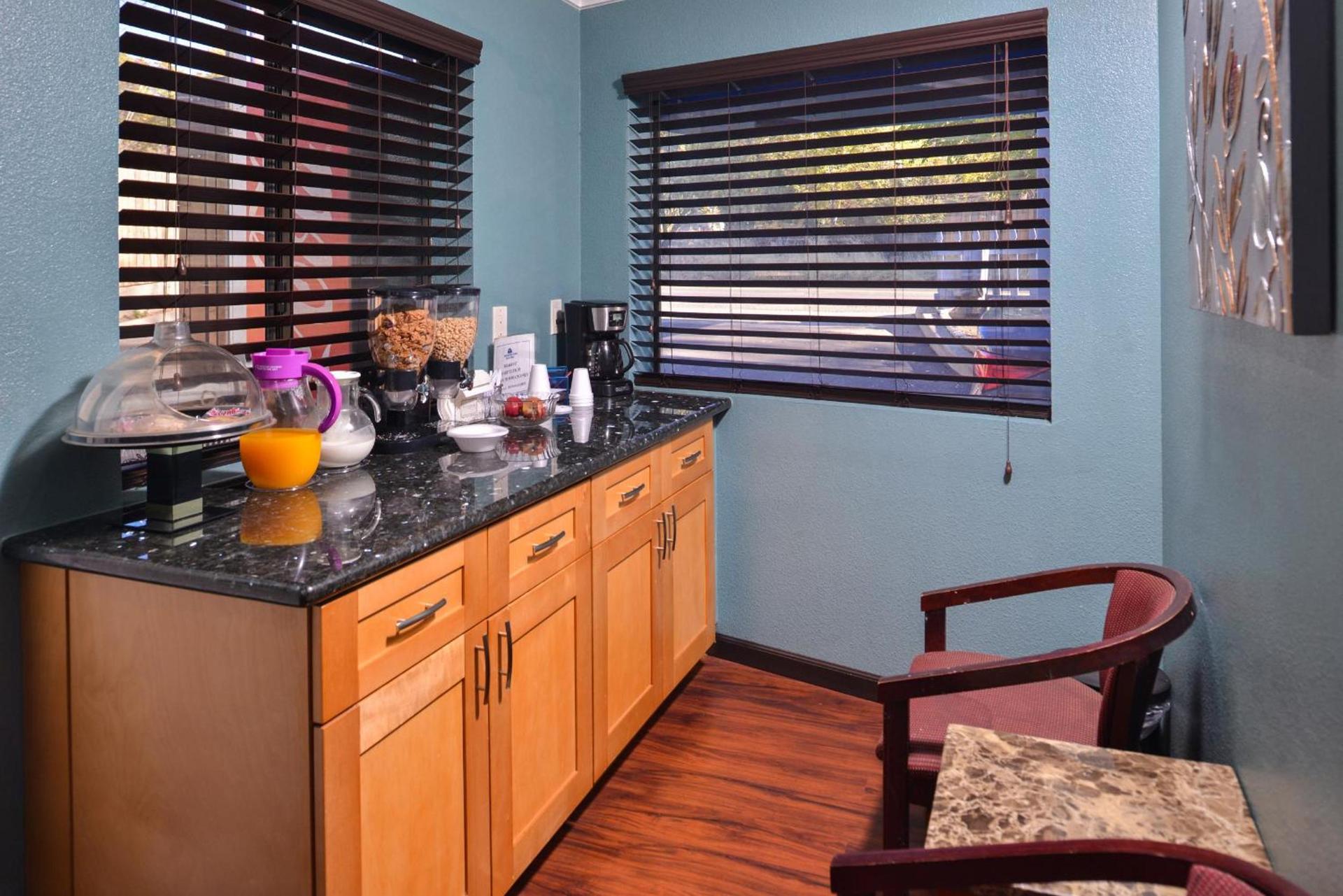 Americas Best Value Inn and Suites Clearlake photo 26