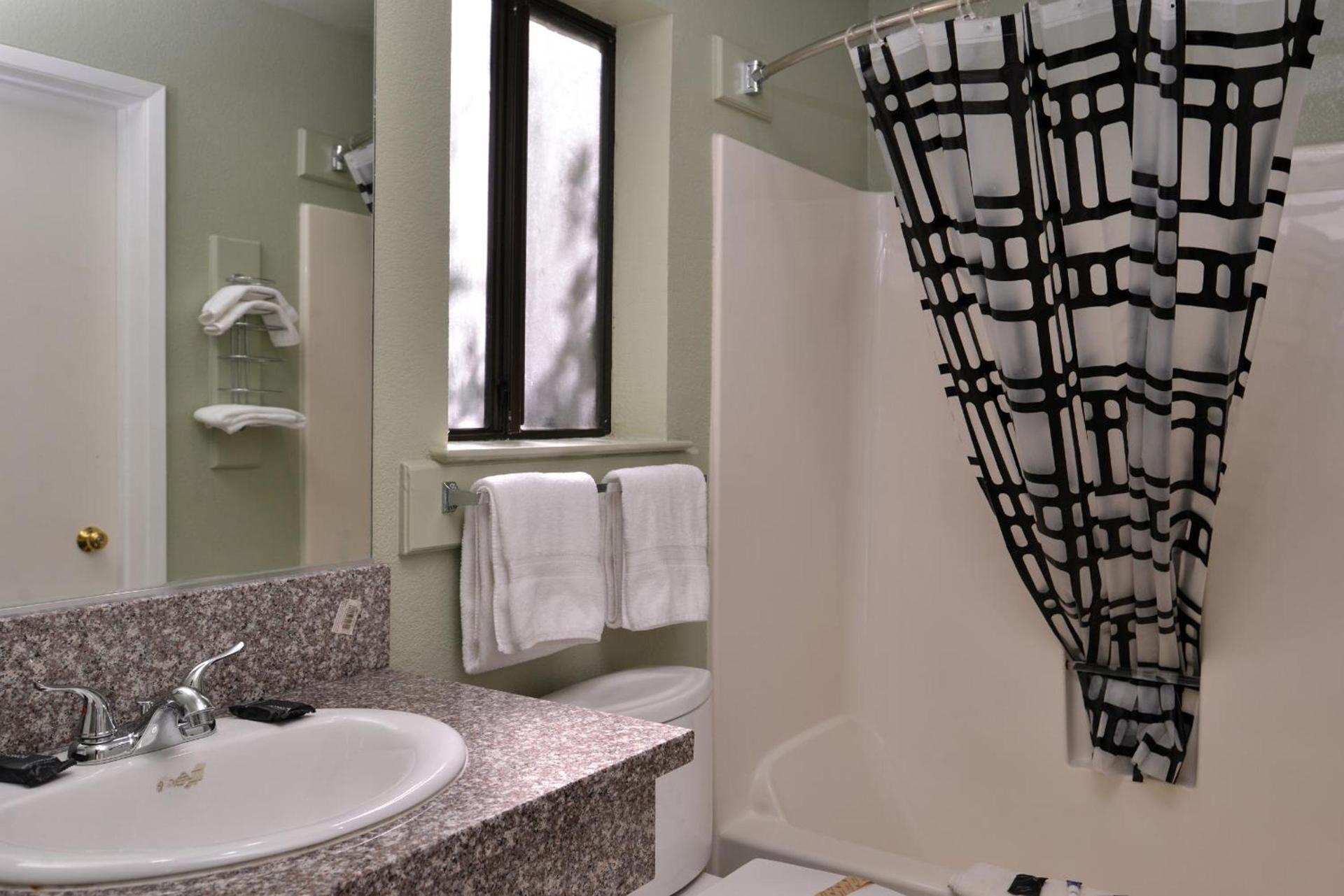 Americas Best Value Inn and Suites Clearlake photo 23