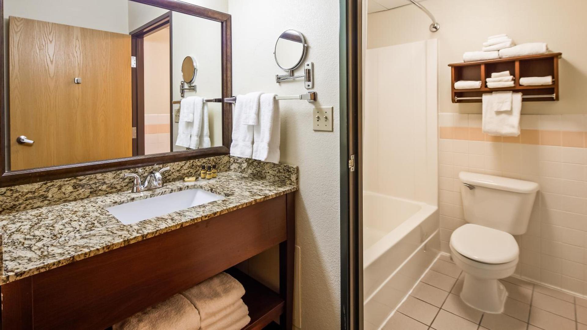 Best Western Plus Sidney Lodge photo 44